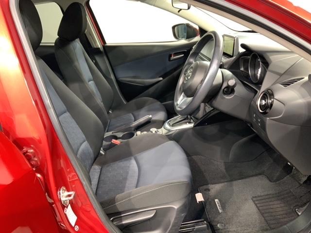 デミオ ＸＤ　１年保証　ワンオーナー　純正ナビ　ＴＶ　Ｒカメラ　ＢＴオ－ディオ　ＤＶＤ　衝突軽減Ｂ　ＥＴＣ　ＬＥＤライト　横滑り防止　クルコン　アルミ　スマートキー　盗難防止装置　整備記録簿　ＡＡＣ　Ｗエアバッグ（17枚目）