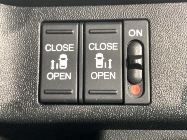 ���E�����p���[�X���C�h�h�A���t���Ă��܂��B�����^�b�`�ŊȒP�ɂ��q�l�ł��A���N���̕��ł��A�J�ł��܂�����ƂĂ��֗��ł��B�L�[���X��ԓ��X�C�b�`�ł������Ńh�A�̊J���ł��܂��B