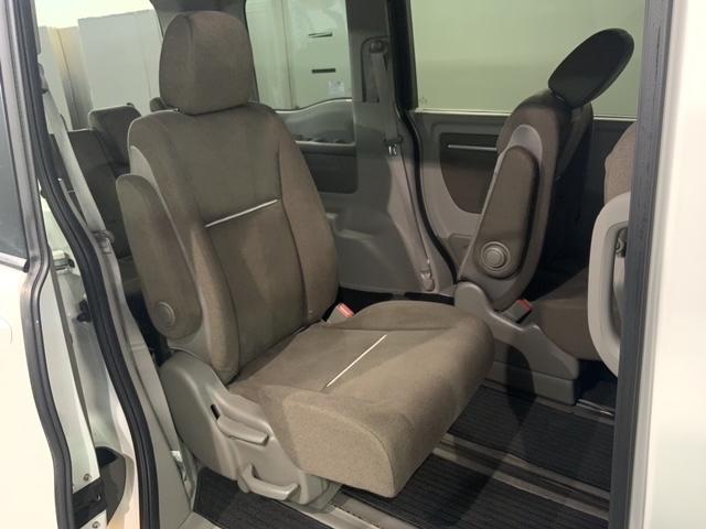 ���Џ��i���Z���^�[�ɂē��O���̃N���[�j���O�����{���Ă���܂��I