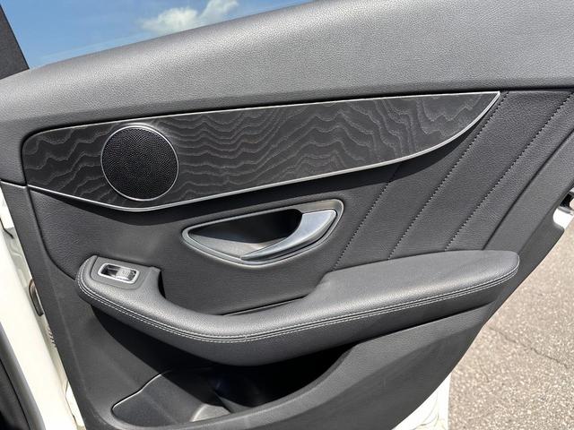 Ｃクラス Ｃ２２０ｄ　ローレウスエディション　Ｃ６３スタイルカスタム　リアトランクスポイラー　オレンジキャリパーペイント　マフラーカッター４本出し　リアディフューザー　グロスブラックホイール　メッキグロスブラックペイント　レーダーセーフティｐｋｇ（25枚目）