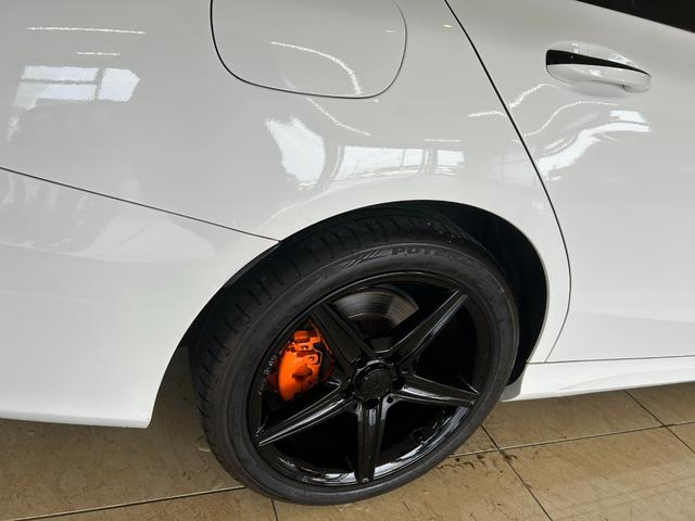 Ｃクラス Ｃ２２０ｄ　ローレウスエディション　Ｃ６３スタイルカスタム　リアトランクスポイラー　オレンジキャリパーペイント　マフラーカッター４本出し　リアディフューザー　グロスブラックホイール　メッキグロスブラックペイント　レーダーセーフティｐｋｇ（47枚目）