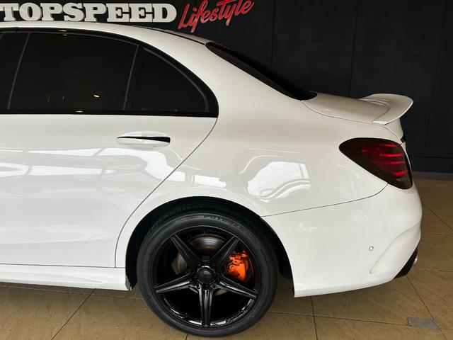 Ｃクラス Ｃ２２０ｄ　ローレウスエディション　Ｃ６３スタイルカスタム　リアトランクスポイラー　オレンジキャリパーペイント　マフラーカッター４本出し　リアディフューザー　グロスブラックホイール　メッキグロスブラックペイント　レーダーセーフティｐｋｇ（64枚目）