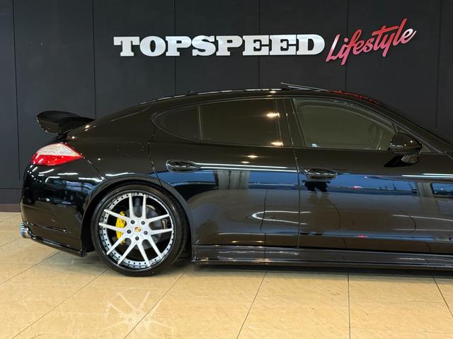 パナメーラ Ｓ　フェアリーデザインコンプリート　ＦＯＲＧＥＤ２２インチ　可変付ワンオフマフラー　ＣＡＲＦＡＸ付　バネサス交換済み　リア可動ウィング　カロッツェリアナビ　Ｂカメラ　リコール対策済み　ＥＴＣ　サンルーフ　レザーシート　イエローキャリパー　カーボンパネル（54枚目）