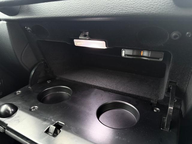 Ｇクラス Ｇ３５０　ブルーテック　Ｇ６３仕様　ツインアクティブサウンドエキゾースト　ラグジュアリーパッケージ　サンルーフ　黒革シート　ｈａｒｍａｎ　ｋａｒｄｏｎ　ＬＥＤフロントリップ　ＧＲＡＢＢＥＲ　ＧＥＮＥＲＡＬタイヤ（33枚目）