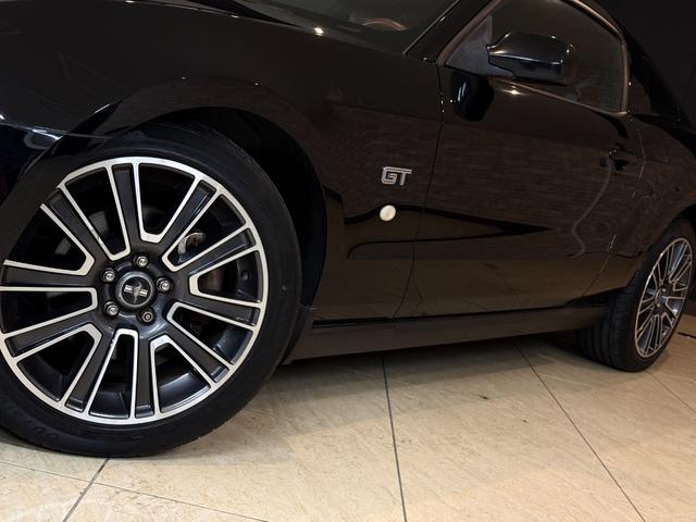 FORD MUSTANG V8 GT PERFORMANCE PACKAGE