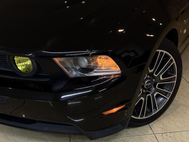 FORD MUSTANG V8 GT PERFORMANCE PACKAGE