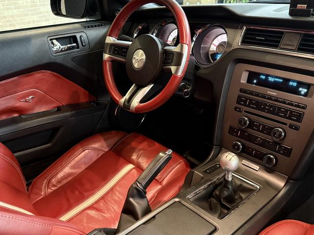 FORD MUSTANG V8 GT PERFORMANCE PACKAGE