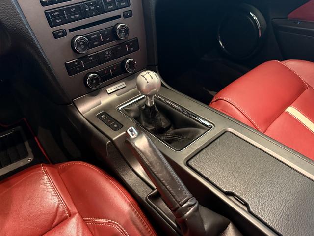 FORD MUSTANG V8 GT PERFORMANCE PACKAGE