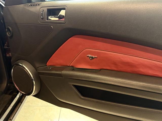 FORD MUSTANG V8 GT PERFORMANCE PACKAGE