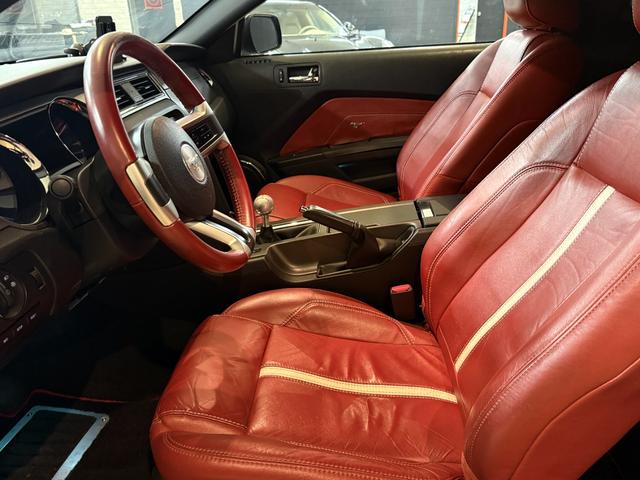 FORD MUSTANG V8 GT PERFORMANCE PACKAGE