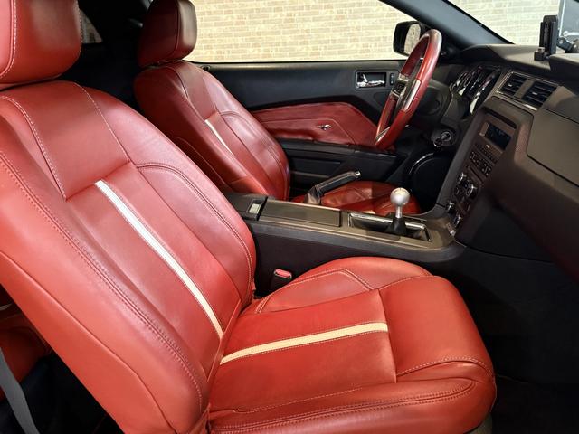 FORD MUSTANG V8 GT PERFORMANCE PACKAGE