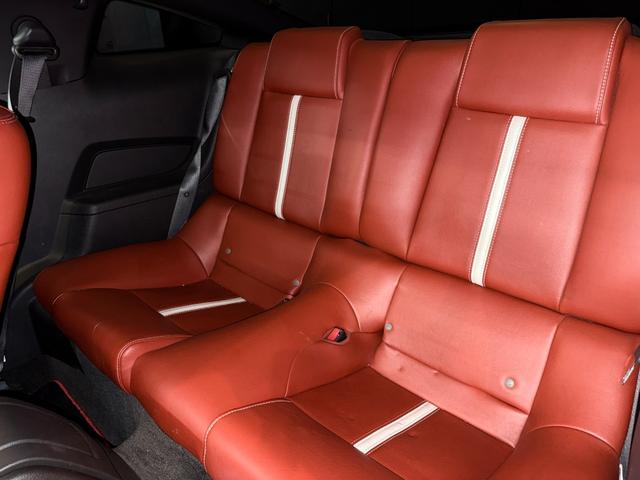 FORD MUSTANG V8 GT PERFORMANCE PACKAGE