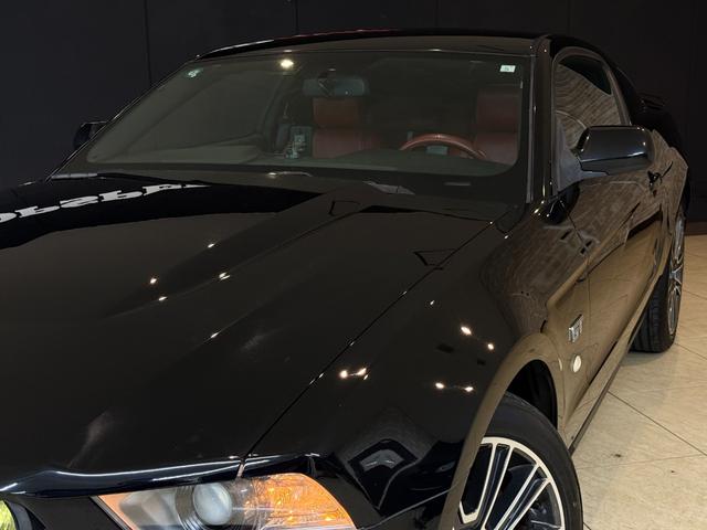 FORD MUSTANG V8 GT PERFORMANCE PACKAGE