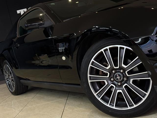 FORD MUSTANG V8 GT PERFORMANCE PACKAGE