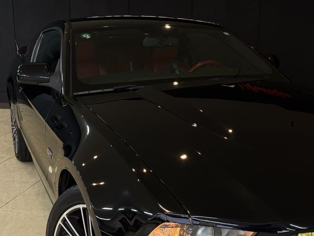 FORD MUSTANG V8 GT PERFORMANCE PACKAGE