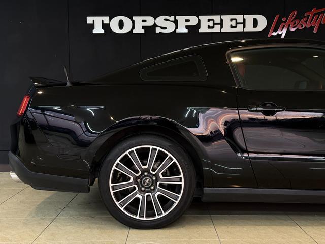 FORD MUSTANG V8 GT PERFORMANCE PACKAGE