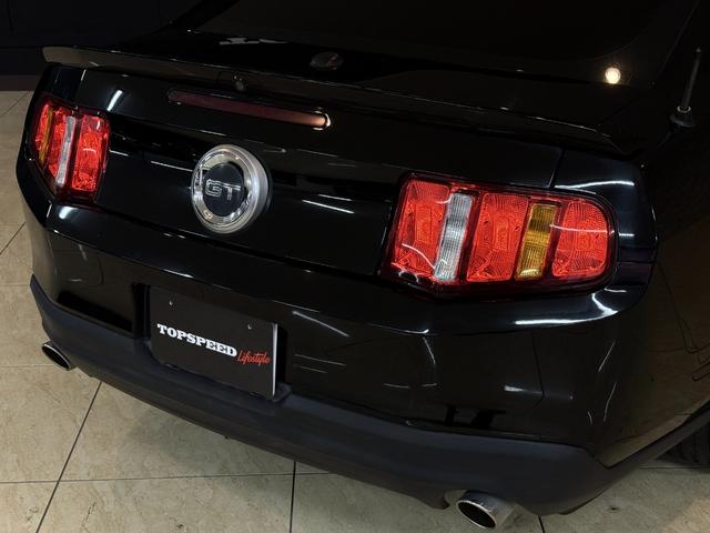 FORD MUSTANG V8 GT PERFORMANCE PACKAGE