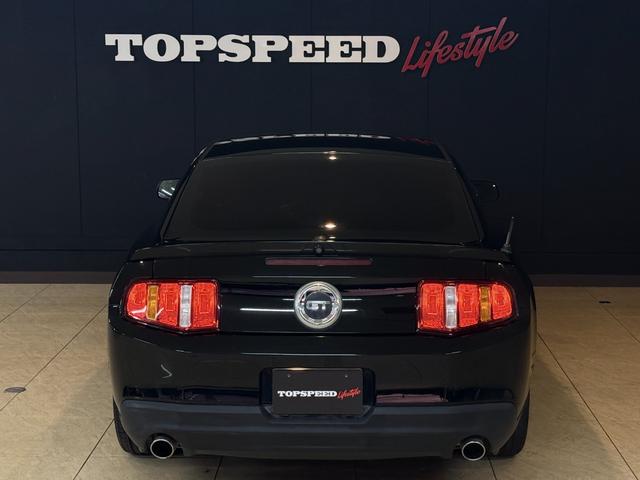 FORD MUSTANG V8 GT PERFORMANCE PACKAGE