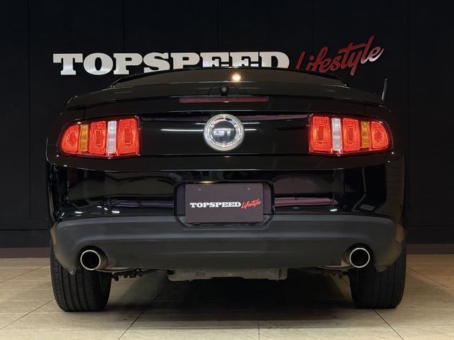 FORD MUSTANG V8 GT PERFORMANCE PACKAGE