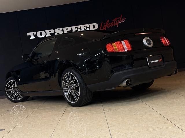 FORD MUSTANG V8 GT PERFORMANCE PACKAGE