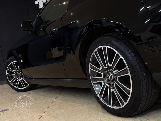 FORD MUSTANG V8 GT PERFORMANCE PACKAGE