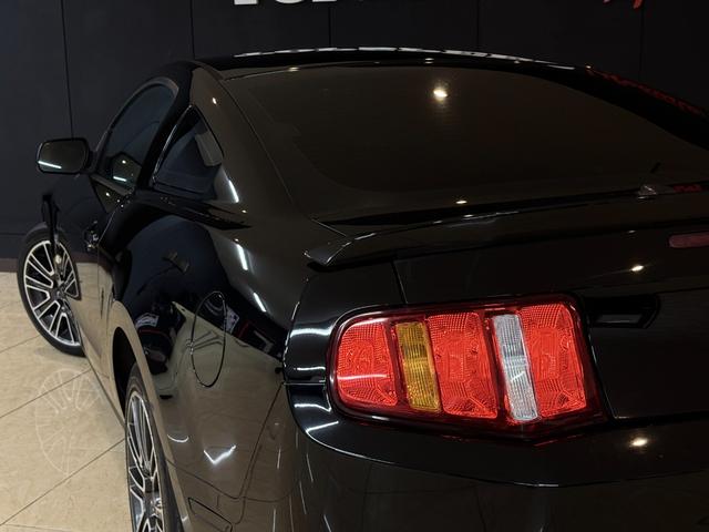 FORD MUSTANG V8 GT PERFORMANCE PACKAGE