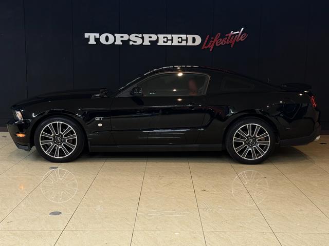 FORD MUSTANG V8 GT PERFORMANCE PACKAGE
