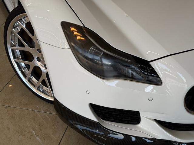 クアトロポルテ GT S LEAP DESIGNカーボンエアロ HyperForged22インチAW PowerCraftセンターパイプ ダウンサス サンルーフ ブラックレザーシート V8ツインターボ(12枚目)