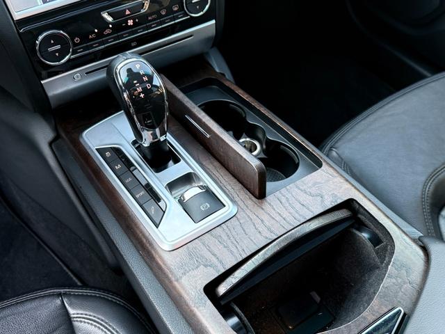 クアトロポルテ GT S LEAP DESIGNカーボンエアロ HyperForged22インチAW PowerCraftセンターパイプ ダウンサス サンルーフ ブラックレザーシート V8ツインターボ(18枚目)