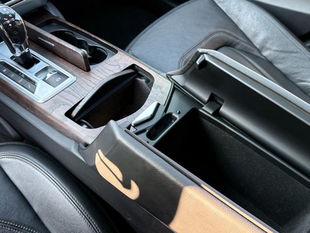 クアトロポルテ GT S LEAP DESIGNカーボンエアロ HyperForged22インチAW PowerCraftセンターパイプ ダウンサス サンルーフ ブラックレザーシート V8ツインターボ(19枚目)