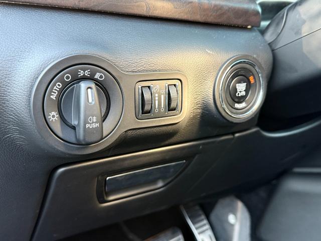 クアトロポルテ GT S LEAP DESIGNカーボンエアロ HyperForged22インチAW PowerCraftセンターパイプ ダウンサス サンルーフ ブラックレザーシート V8ツインターボ(21枚目)