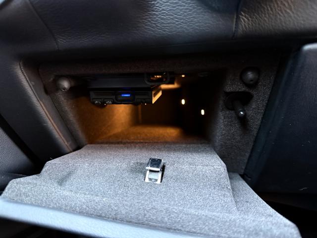 クアトロポルテ GT S LEAP DESIGNカーボンエアロ HyperForged22インチAW PowerCraftセンターパイプ ダウンサス サンルーフ ブラックレザーシート V8ツインターボ(25枚目)