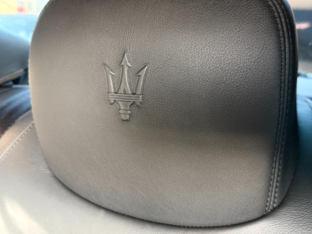 クアトロポルテ GT S LEAP DESIGNカーボンエアロ HyperForged22インチAW PowerCraftセンターパイプ ダウンサス サンルーフ ブラックレザーシート V8ツインターボ(27枚目)