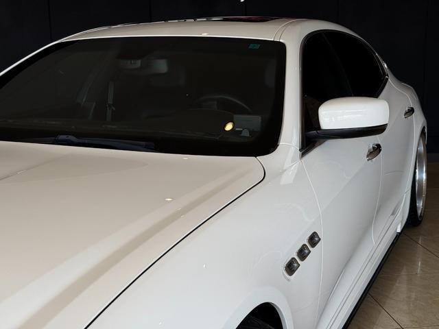 クアトロポルテ GT S LEAP DESIGNカーボンエアロ HyperForged22インチAW PowerCraftセンターパイプ ダウンサス サンルーフ ブラックレザーシート V8ツインターボ(40枚目)