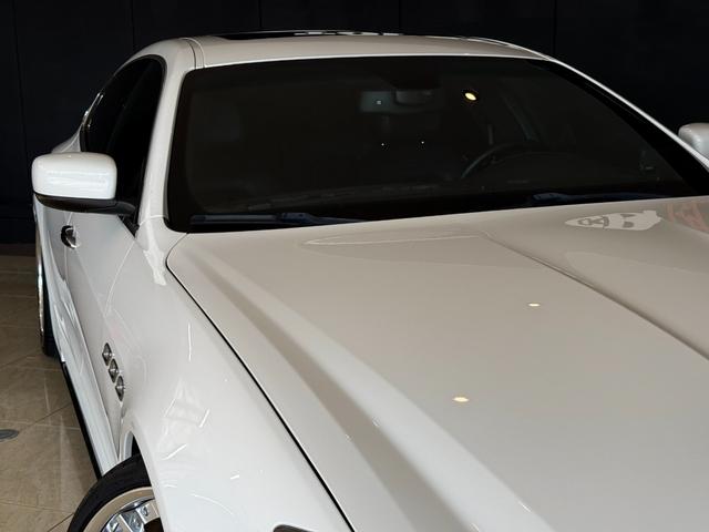 クアトロポルテ GT S LEAP DESIGNカーボンエアロ HyperForged22インチAW PowerCraftセンターパイプ ダウンサス サンルーフ ブラックレザーシート V8ツインターボ(47枚目)