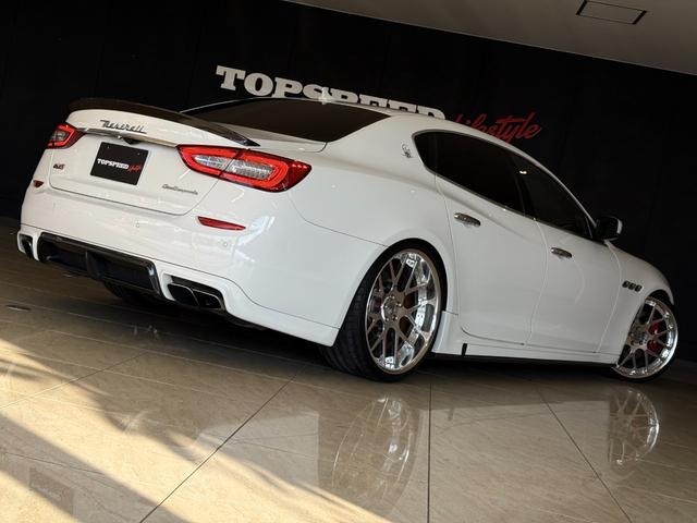 クアトロポルテ GT S LEAP DESIGNカーボンエアロ HyperForged22インチAW PowerCraftセンターパイプ ダウンサス サンルーフ ブラックレザーシート V8ツインターボ(52枚目)