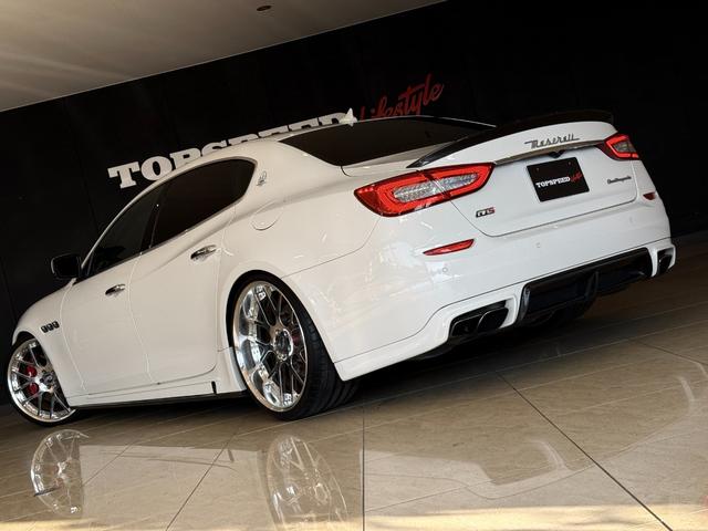 クアトロポルテ GT S LEAP DESIGNカーボンエアロ HyperForged22インチAW PowerCraftセンターパイプ ダウンサス サンルーフ ブラックレザーシート V8ツインターボ(60枚目)