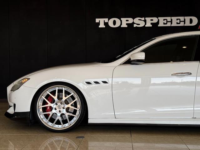 クアトロポルテ GT S LEAP DESIGNカーボンエアロ HyperForged22インチAW PowerCraftセンターパイプ ダウンサス サンルーフ ブラックレザーシート V8ツインターボ(65枚目)