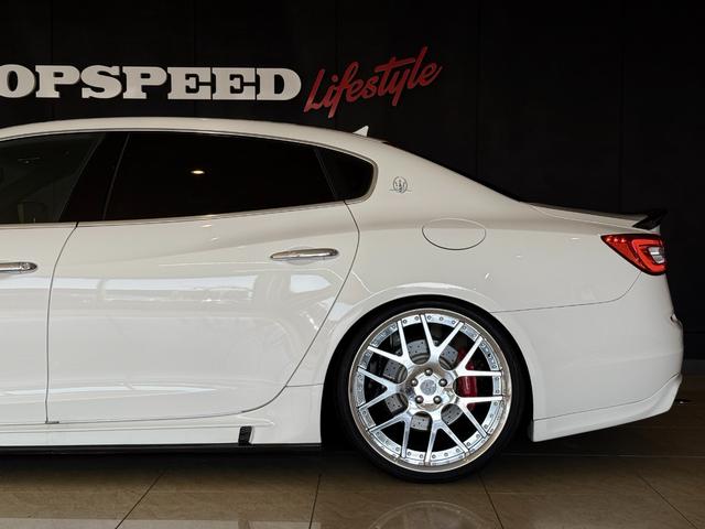 クアトロポルテ GT S LEAP DESIGNカーボンエアロ HyperForged22インチAW PowerCraftセンターパイプ ダウンサス サンルーフ ブラックレザーシート V8ツインターボ(66枚目)