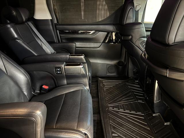 ヴェルファイア ３．５ＺＡ　Ｇエディション　ＬＭ　Ｓｔｙｌｅ　Ｃｕｓｔｏｍ　レーダー探知機　パワーシート　シートヒーター　後席フリップダウンモニター　７名乗り　ＥＴＣ　アンビエントライト　バーニングブラッククリスタルシャインガラスフレーク（26枚目）