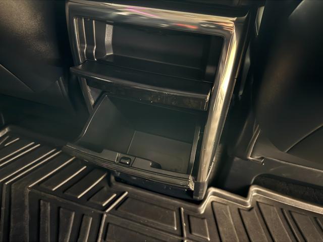 ヴェルファイア ３．５ＺＡ　Ｇエディション　ＬＭ　Ｓｔｙｌｅ　Ｃｕｓｔｏｍ　レーダー探知機　パワーシート　シートヒーター　後席フリップダウンモニター　７名乗り　ＥＴＣ　アンビエントライト　バーニングブラッククリスタルシャインガラスフレーク（40枚目）