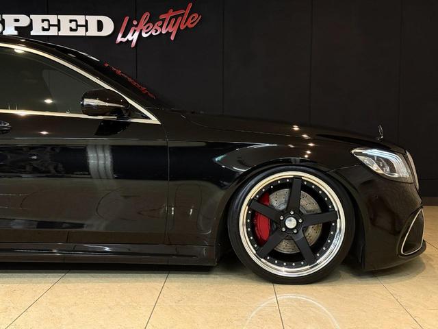 Ｓクラス Ｓ４００ハイブリッド　Ｓ６３後期Ｓｔｙｌｅ　ＡＭＧ　Ｓｐｏｒｔ　ＰＫＧ　３６０度カメラ　ＷＯＲＫグノーシス２１インチ　サンルーフ　パワーシート　ロワリングキット　黒革シート　後期ヘッド　後期テール　パヒュームアトマイザー（56枚目）