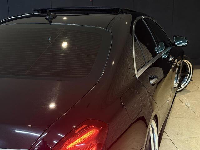 Ｓクラス Ｓ４００ハイブリッド　Ｓ６３後期Ｓｔｙｌｅ　ＡＭＧ　Ｓｐｏｒｔ　ＰＫＧ　３６０度カメラ　ＷＯＲＫグノーシス２１インチ　サンルーフ　パワーシート　ロワリングキット　黒革シート　後期ヘッド　後期テール　パヒュームアトマイザー（62枚目）