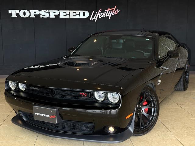 ダッジ・チャレンジャー Ｒ／Ｔ　プラス　シェイカー　ｂｒｅｍｂｏキャリパー　ＢＣ　ＲＡＣＩＮＧ車高調　ＳＲＴ２０インチＡＷ　Ａｌｐｉｎｅサウンドシステム　ＡｐｐｌｅＣａｒＰｌｅｙ　ＤｏｄｇｅＰｅｒｆｏｍａｎｃＣｏｎｔｏｔｏｌ　ホワイトメーター（2枚目）