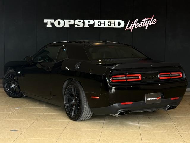 ダッジ・チャレンジャー Ｒ／Ｔ　プラス　シェイカー　ｂｒｅｍｂｏキャリパー　ＢＣ　ＲＡＣＩＮＧ車高調　ＳＲＴ２０インチＡＷ　Ａｌｐｉｎｅサウンドシステム　ＡｐｐｌｅＣａｒＰｌｅｙ　ＤｏｄｇｅＰｅｒｆｏｍａｎｃＣｏｎｔｏｔｏｌ　ホワイトメーター（10枚目）
