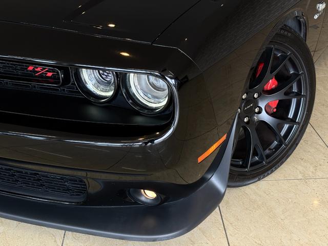 ダッジ・チャレンジャー Ｒ／Ｔ　プラス　シェイカー　ｂｒｅｍｂｏキャリパー　ＢＣ　ＲＡＣＩＮＧ車高調　ＳＲＴ２０インチＡＷ　Ａｌｐｉｎｅサウンドシステム　ＡｐｐｌｅＣａｒＰｌｅｙ　ＤｏｄｇｅＰｅｒｆｏｍａｎｃＣｏｎｔｏｔｏｌ　ホワイトメーター（14枚目）