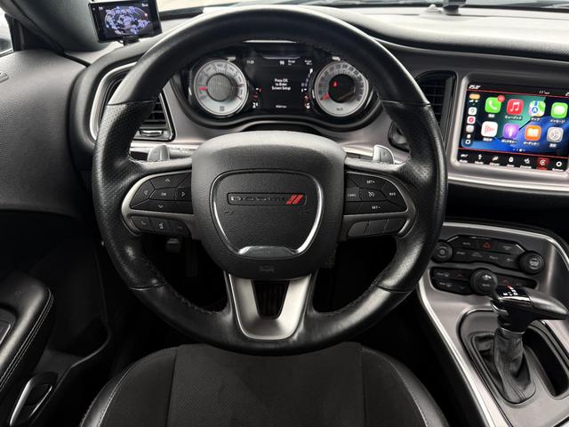 ダッジ・チャレンジャー Ｒ／Ｔ　プラス　シェイカー　ｂｒｅｍｂｏキャリパー　ＢＣ　ＲＡＣＩＮＧ車高調　ＳＲＴ２０インチＡＷ　Ａｌｐｉｎｅサウンドシステム　ＡｐｐｌｅＣａｒＰｌｅｙ　ＤｏｄｇｅＰｅｒｆｏｍａｎｃＣｏｎｔｏｔｏｌ　ホワイトメーター（16枚目）