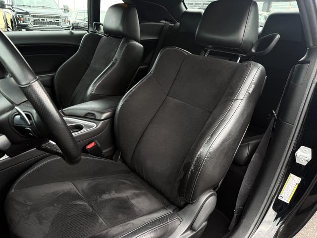 ダッジ・チャレンジャー Ｒ／Ｔ　プラス　シェイカー　ｂｒｅｍｂｏキャリパー　ＢＣ　ＲＡＣＩＮＧ車高調　ＳＲＴ２０インチＡＷ　Ａｌｐｉｎｅサウンドシステム　ＡｐｐｌｅＣａｒＰｌｅｙ　ＤｏｄｇｅＰｅｒｆｏｍａｎｃＣｏｎｔｏｔｏｌ　ホワイトメーター（22枚目）