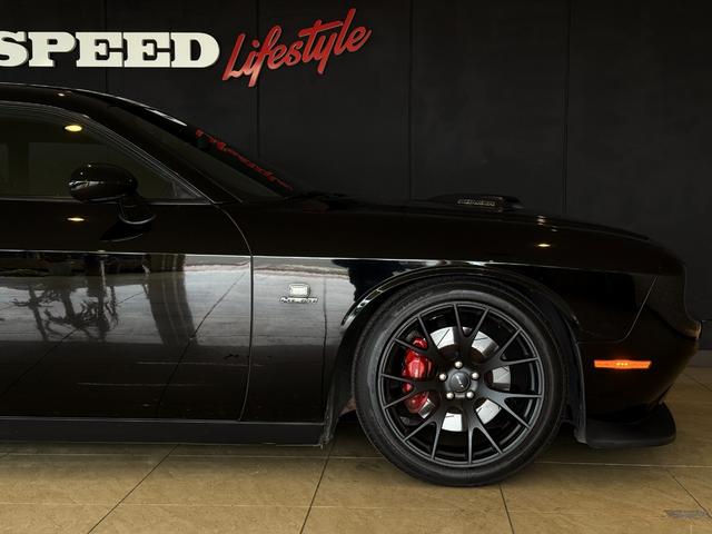 ダッジ・チャレンジャー Ｒ／Ｔ　プラス　シェイカー　ｂｒｅｍｂｏキャリパー　ＢＣ　ＲＡＣＩＮＧ車高調　ＳＲＴ２０インチＡＷ　Ａｌｐｉｎｅサウンドシステム　ＡｐｐｌｅＣａｒＰｌｅｙ　ＤｏｄｇｅＰｅｒｆｏｍａｎｃＣｏｎｔｏｔｏｌ　ホワイトメーター（54枚目）