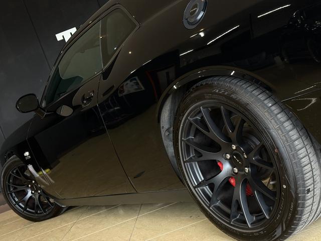 ダッジ・チャレンジャー Ｒ／Ｔ　プラス　シェイカー　ｂｒｅｍｂｏキャリパー　ＢＣ　ＲＡＣＩＮＧ車高調　ＳＲＴ２０インチＡＷ　Ａｌｐｉｎｅサウンドシステム　ＡｐｐｌｅＣａｒＰｌｅｙ　ＤｏｄｇｅＰｅｒｆｏｍａｎｃＣｏｎｔｏｔｏｌ　ホワイトメーター（65枚目）